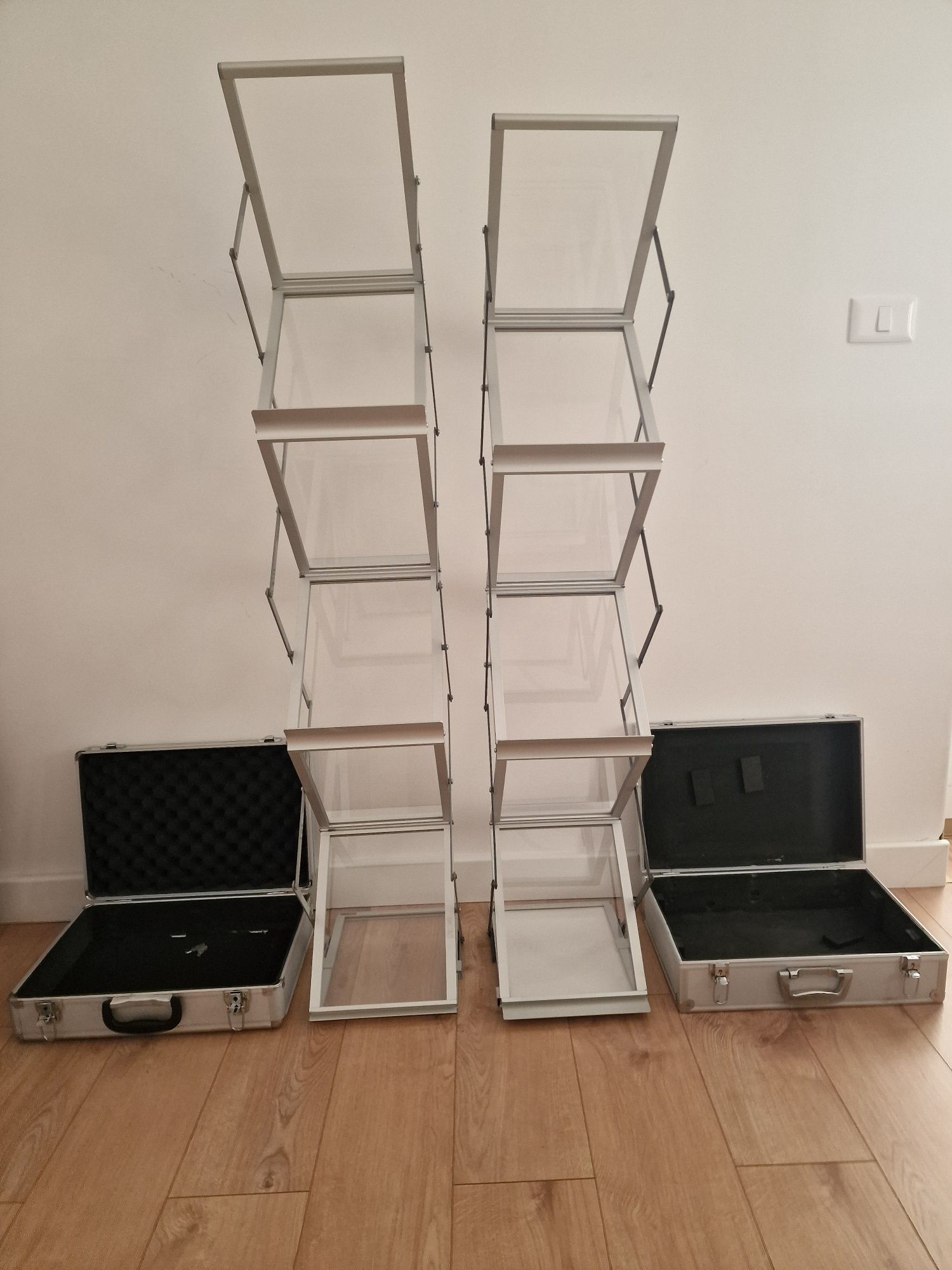 Stand publicitar pliante/Suport,pliante, brosuri, literatura/Display