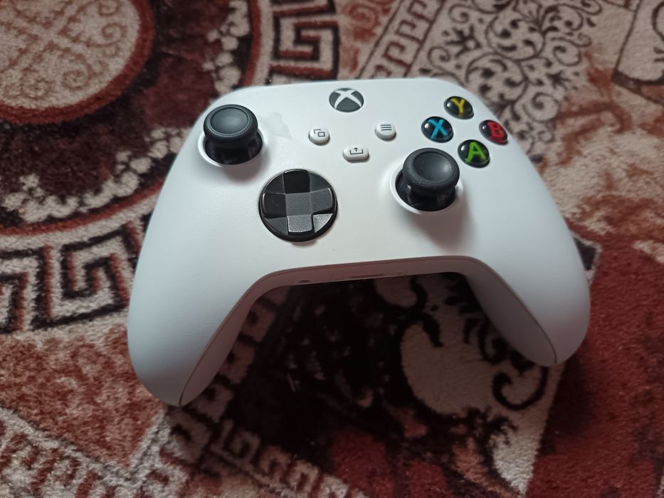 Xbox series s cu doua manete și fifa 26