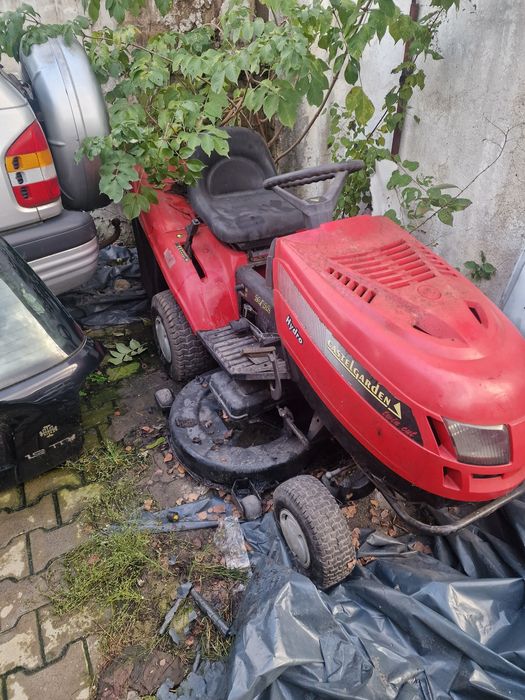 Tractor tuns iarba