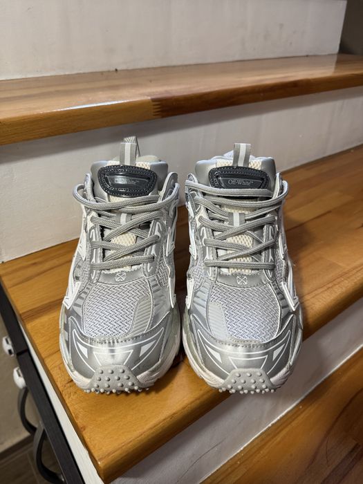 Off White Be Right Back