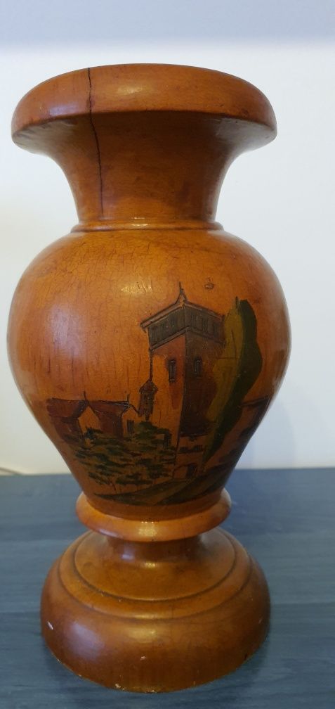 Vaza lemn gravată