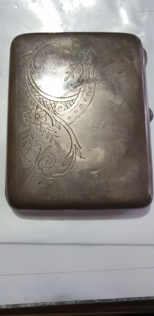 Продам портсигар серебряный в хорошем состоянии