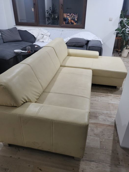 Кожен диван с лежанка