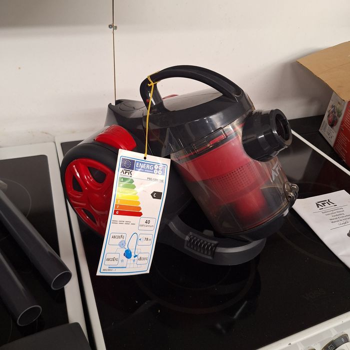 Прахосмукачка с контейнер внос от Германия - нова с нарушена опаковка