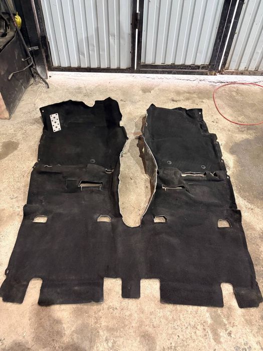 Ковролан чёрного цвета на Лексус НКС / Lexus NX