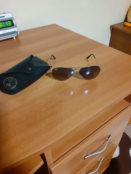 Vând  ochelarii RAY BAN