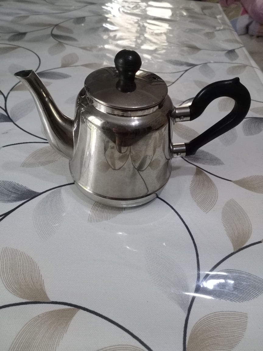 Чайники по 0,5л.,0,75л,1,2л ,3л ,ложки мельхиоровые