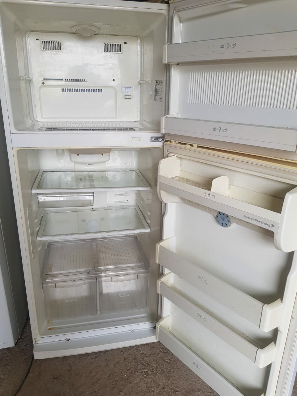 Продам рабочий холодильник LG 60000т