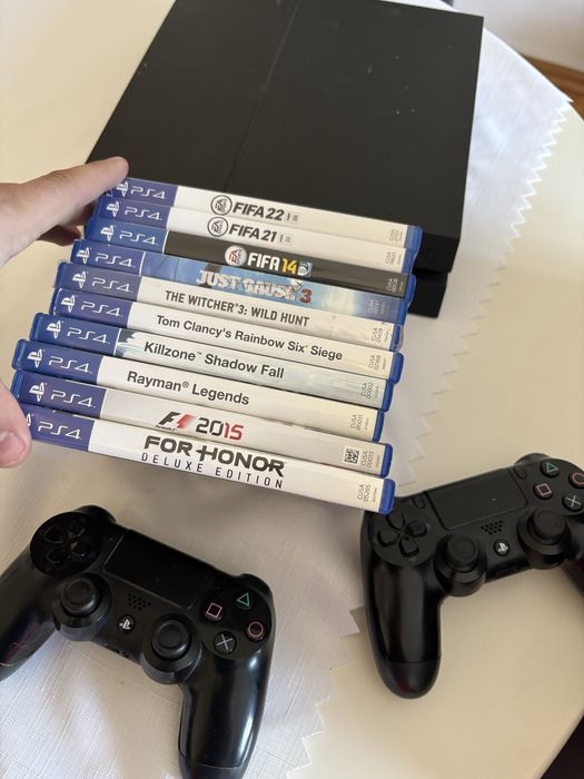 Playstation 4 1TB + 2 manete + Fifa
