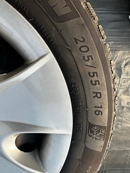 Roti M+S bmw 205/55 R16 cu capace originale