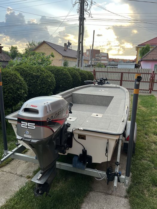 Barca K MAXXI Spinning Bass Boat