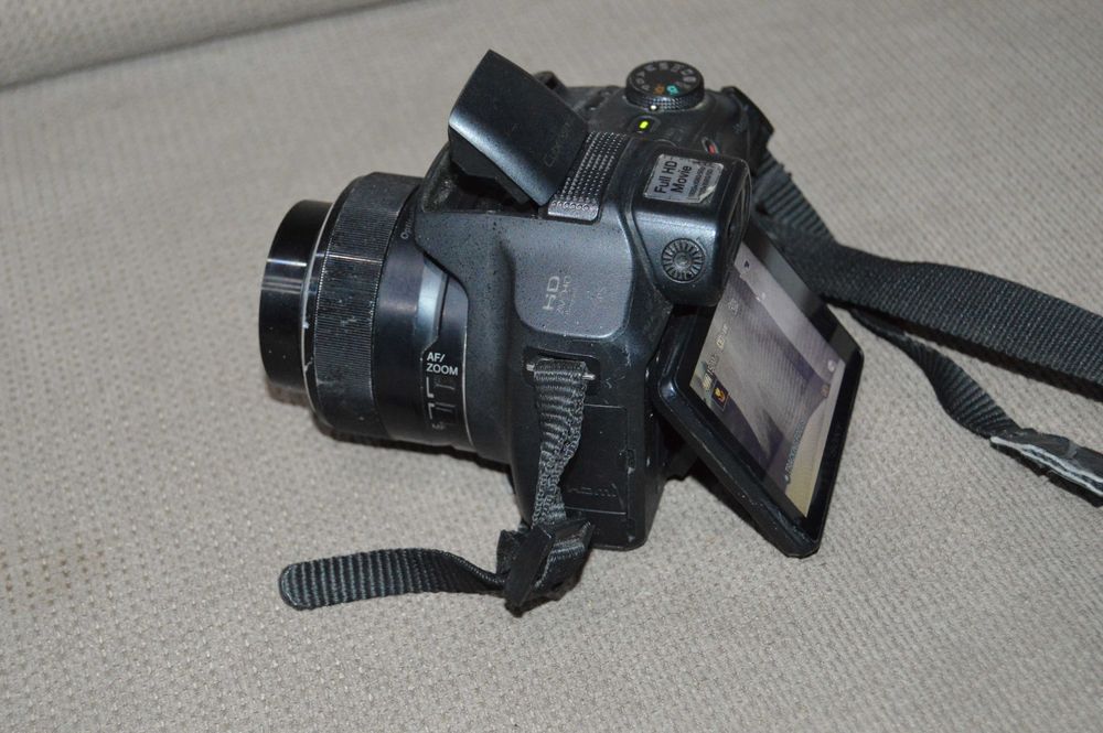 Sony Cyber-shot DSC-HX200V 18.2mp 30x optical zoom