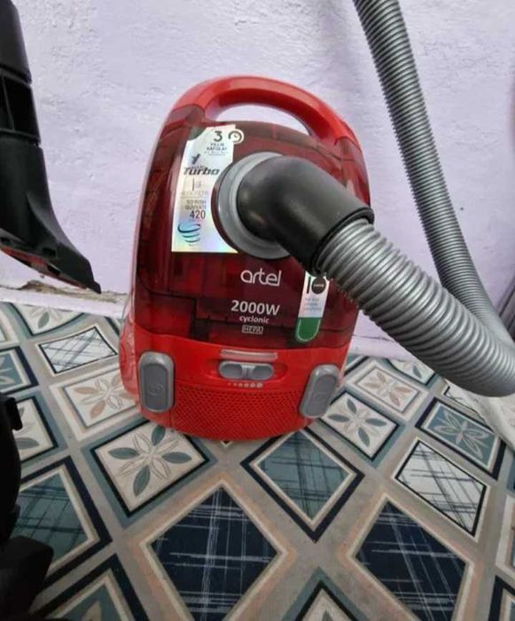 Пылесос Artel рабочий