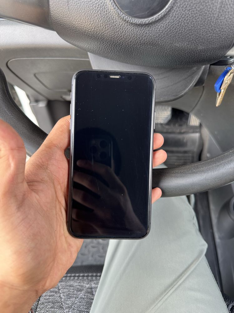 Iphone 11 sotiladi srochna
