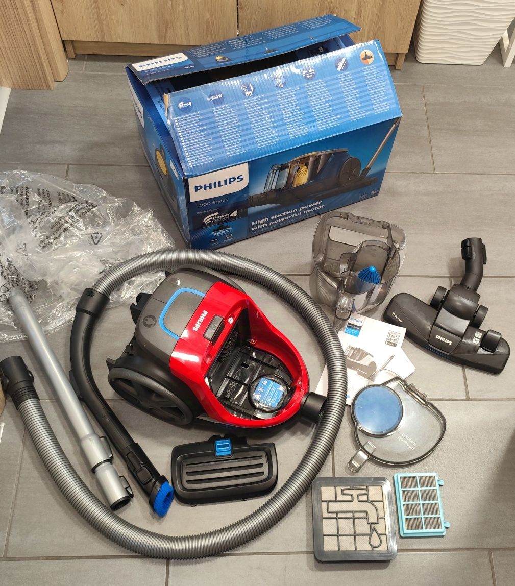 PHILIPS PowerPro Compact / Прахосмукачка / 900W