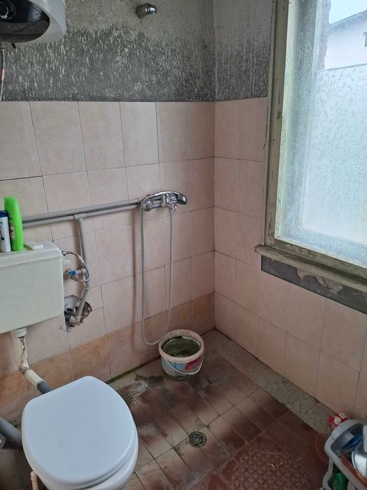 Продава се имот с къща в гр. Радомир