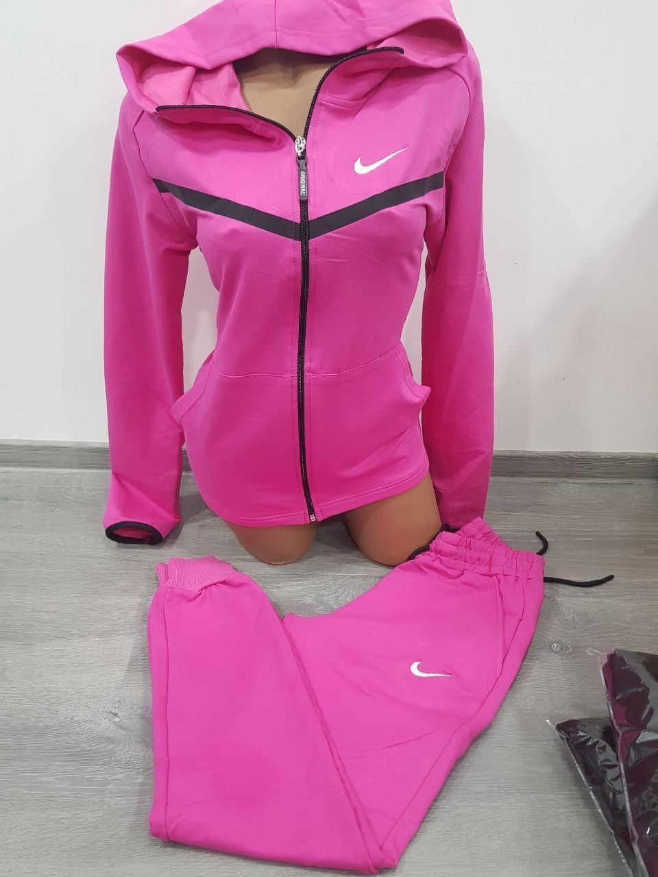 Trening dama bumbac+licra 
Negru  S  M  L  XL  XXL 
Rosu  S  M     XL