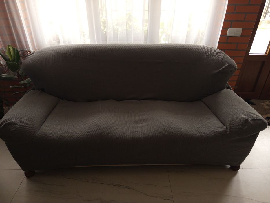 Vând canapea și fotolii