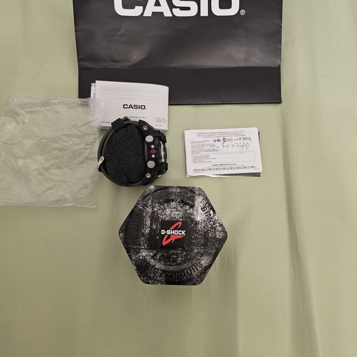 Часовник casio G-shock  GG- В 100