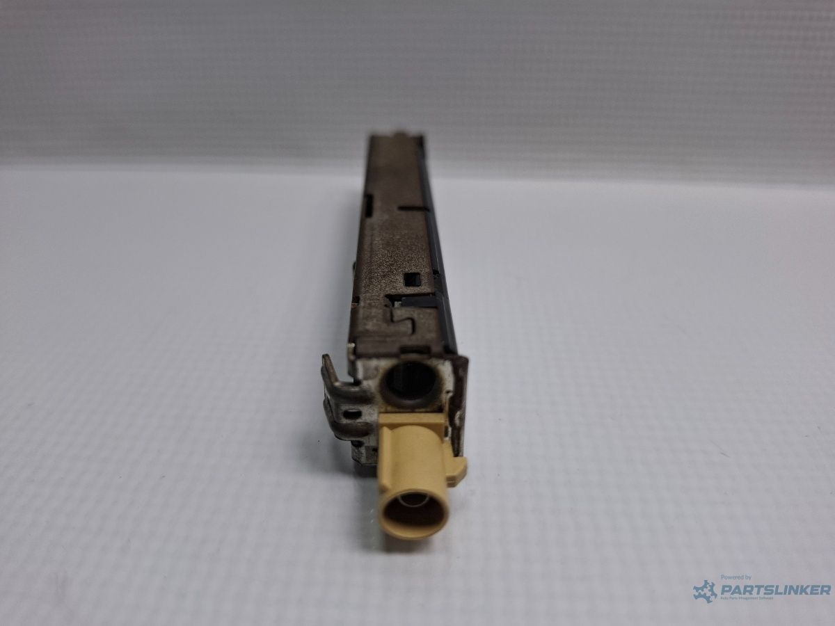 Amplificator antena VOLKSWAGEN JETTA IV 162, 163, AV3, AV2 2009 - > TDI CAYC 5C6035552A