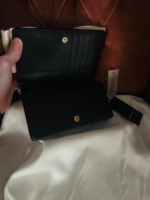 Poseta eleganta din catifea , cu lant detasabil / clutch negru cu alb