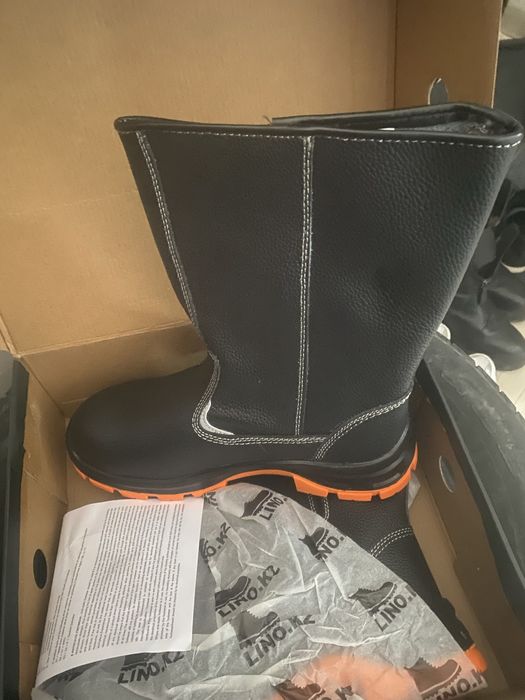 Спецботинка сатылады