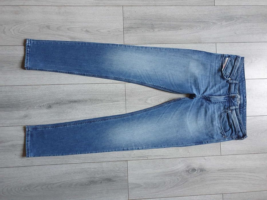 Blugi DIESEL "Sleenker" - Marime W31 L32 (Talie 84 cm)