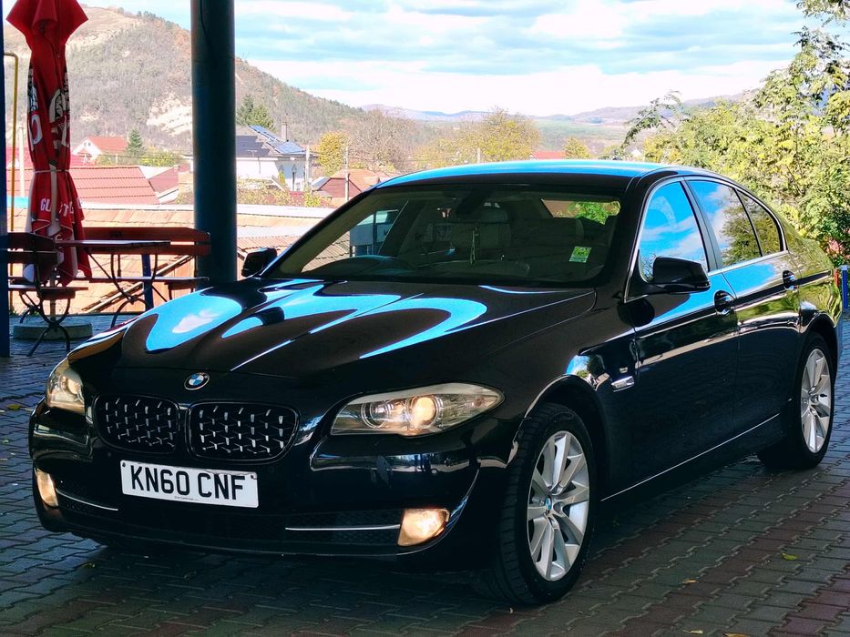 Vand bmwM sport  f10 520 2.0 manual navigatie mare in state perfecta
