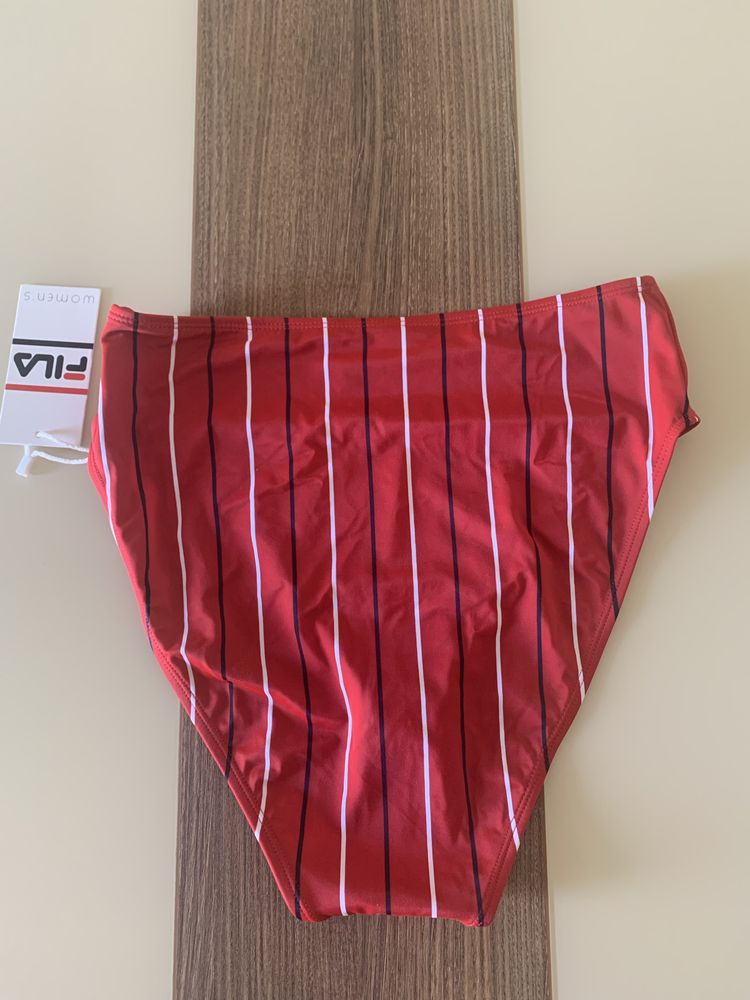 Chiloti costum de baie, Fila, noi cu eticheta