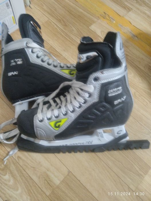 Коньки хоккейные профисиональные 42 размер новые