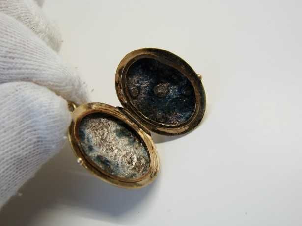 Amuleta Victoriana Pandantiv Poza Aur 14K Perle Naturale Si Email