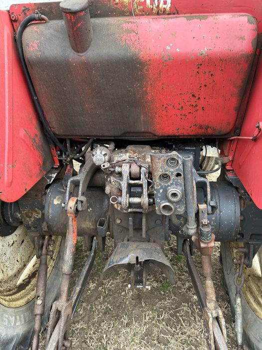 Dezmembrez Tractor Steyr