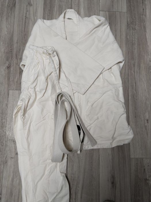 Продам кимоно новое