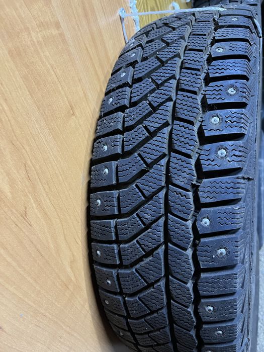 Зимний шины , шипы