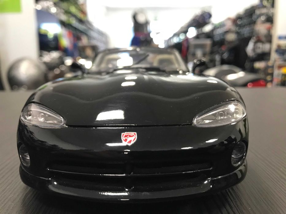 BBURAGO метална колекционерска количка DODGE VIPER SRT 1:18