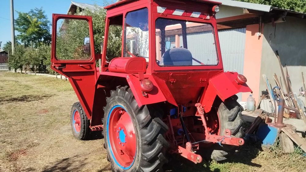 Vand sau schimb Tractor U445 in perfecta stare