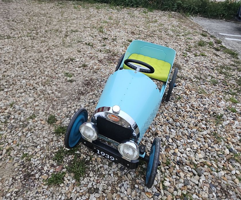 Ретро модел на метална кола с педали 1939г