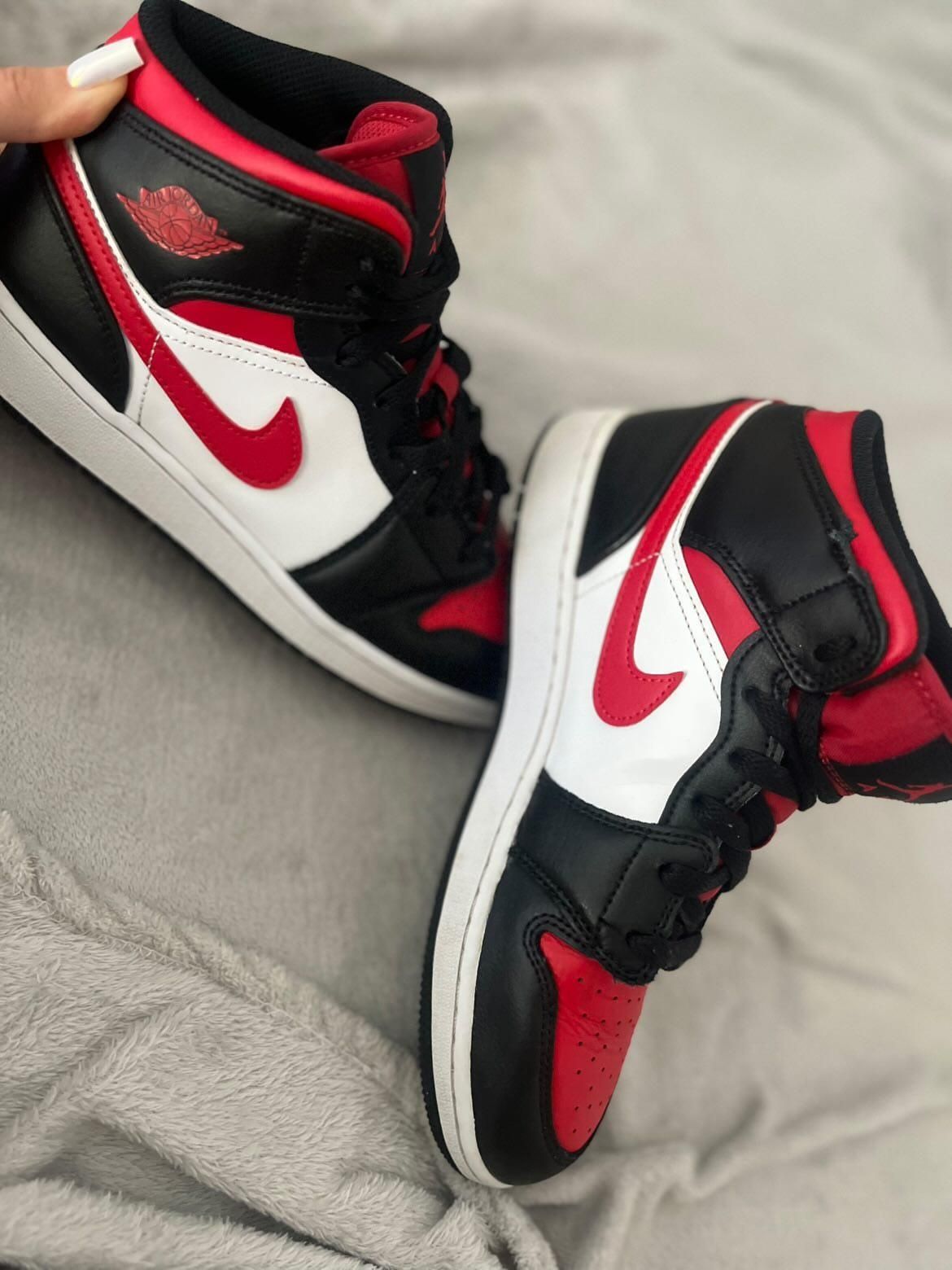Jordan 1 Mid Mire Red