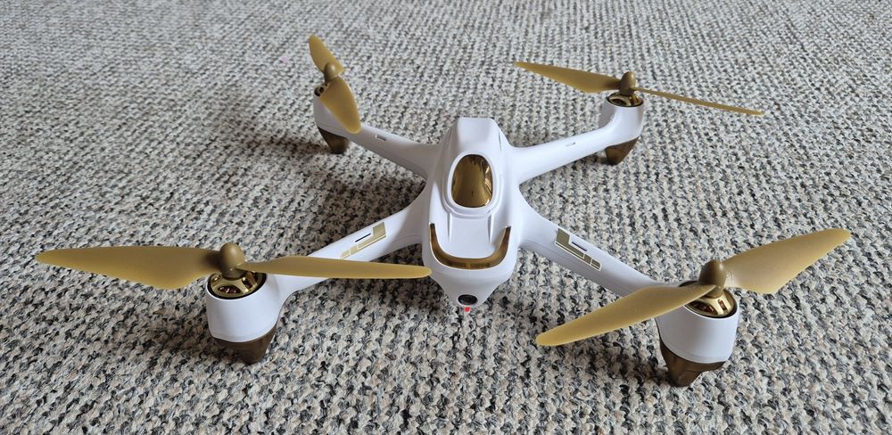 Drona HUBSAN X4 FPV H501S Nouă