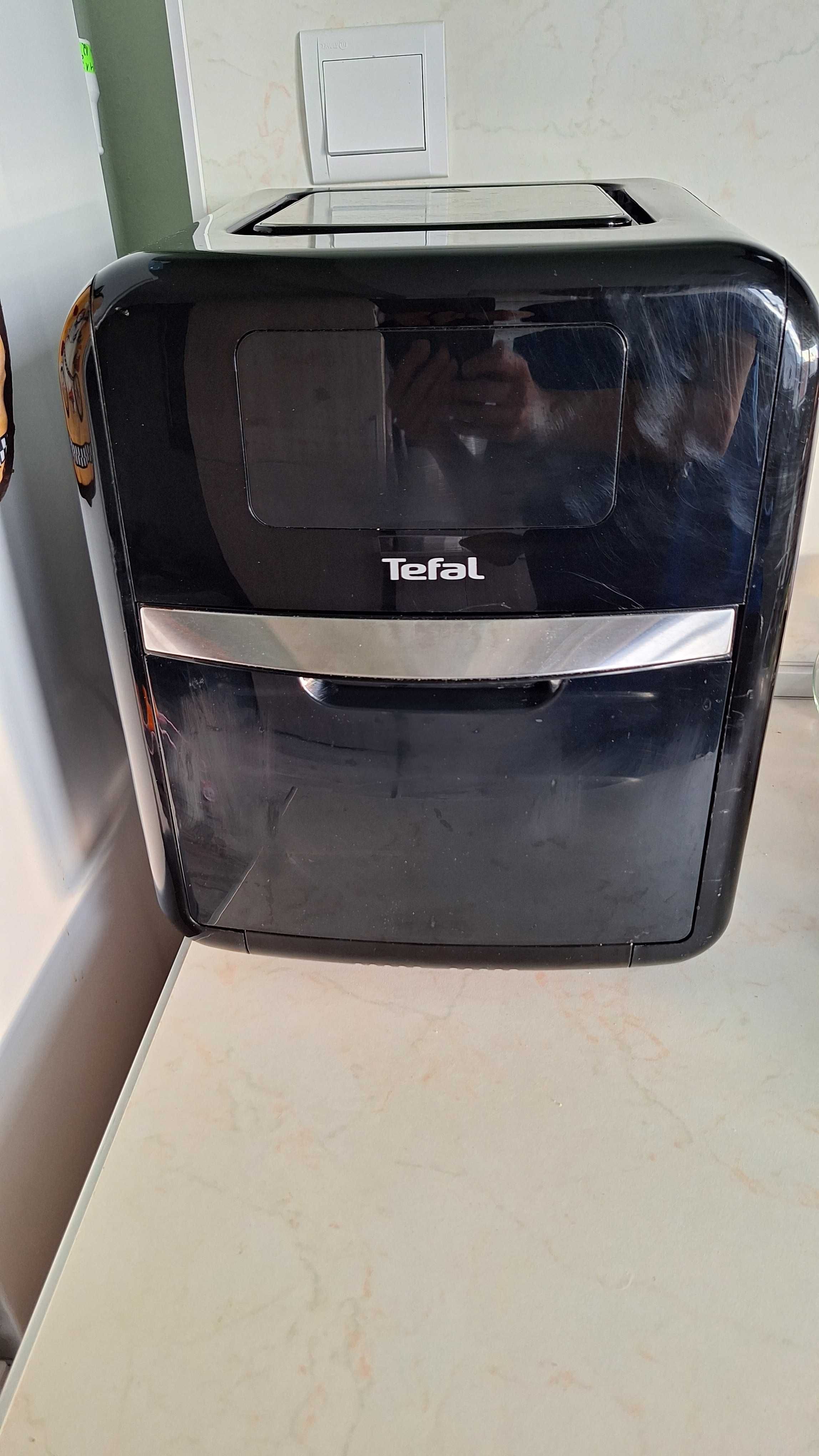 Продавам еърфрайър Tefal
