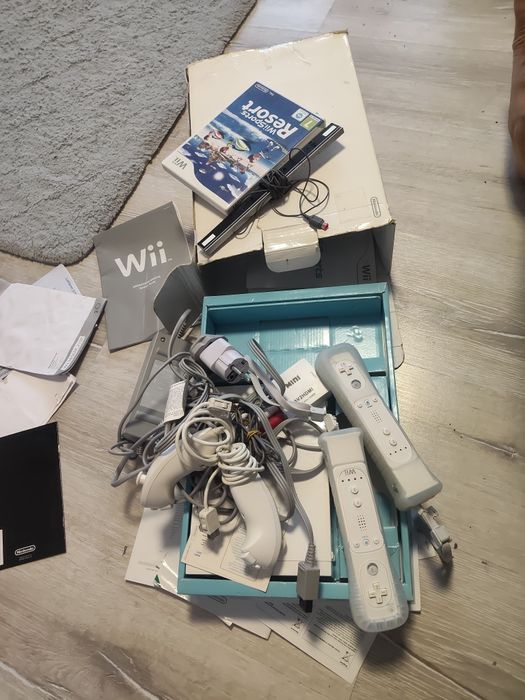 Vând Nintendo Wii cu tot ce se vede in poza
