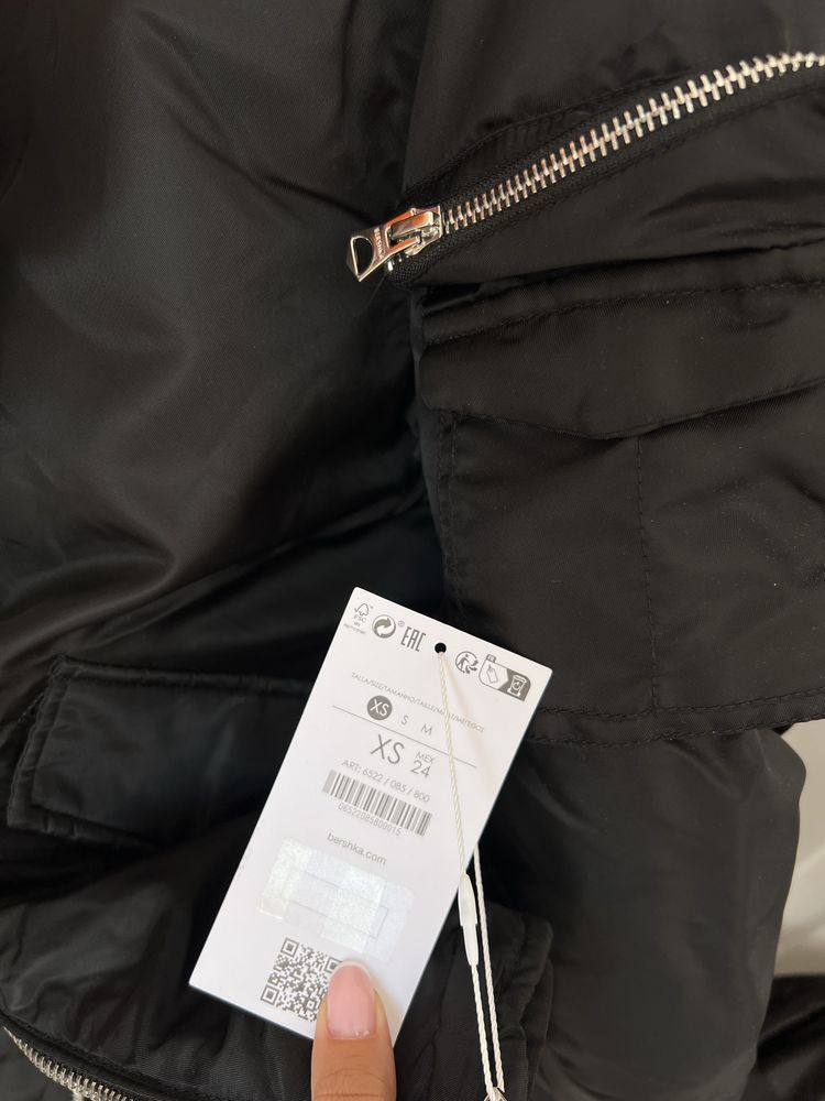 Яке тип бомбър Bershka