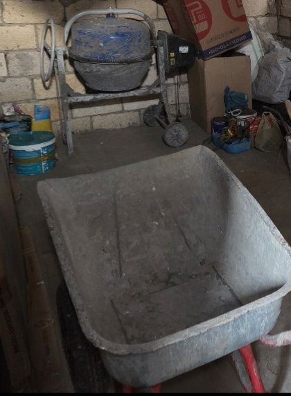 Продается бетономешалка с тележкой