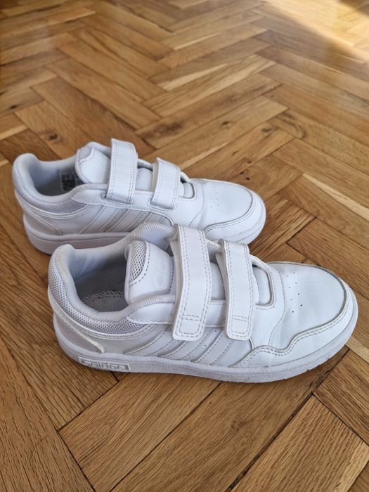 Адидас маратонки 33 номер