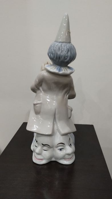 Порцеланова статуетка на клоун, винтидж, колекционерска.