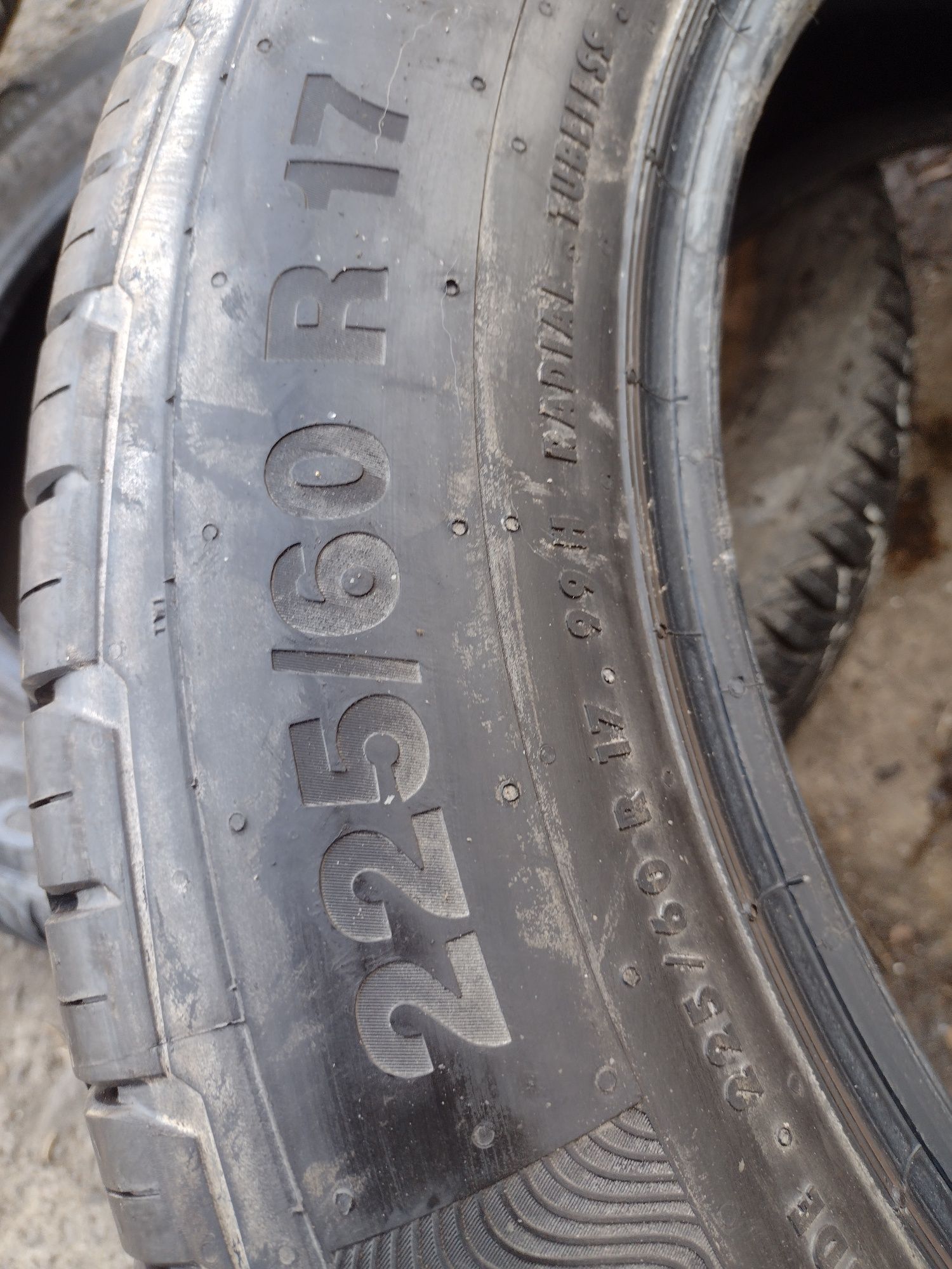 Почти нови 2бр.225/60/17 Continental CPC2 suv dot3016