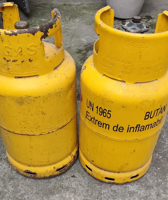 2 butelii galbene cu guler în stare foarte bună