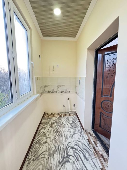 Сотилади Чилонзор 18 квартал 2 хонали разделка