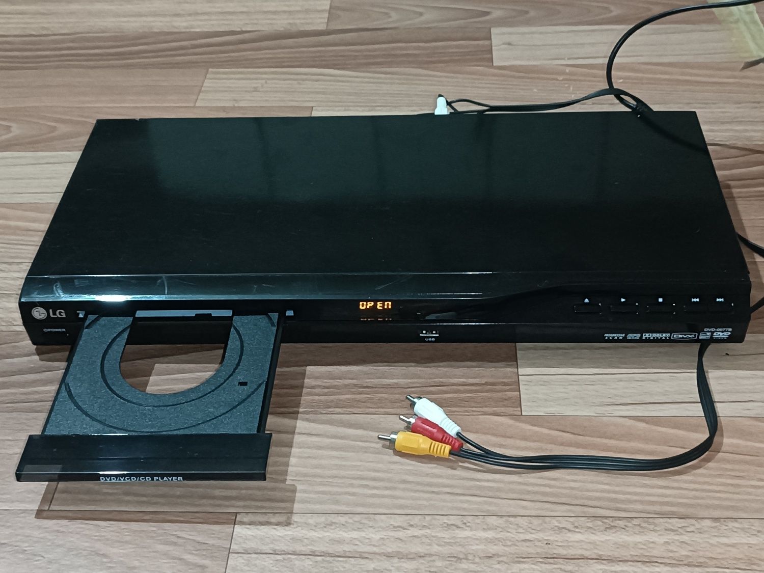 LG DVD dolby digital sotiladi