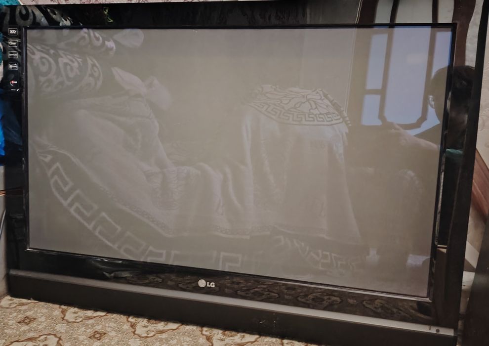 Продам телевизор LG. В хорошем состоянии. 107 диагональ.